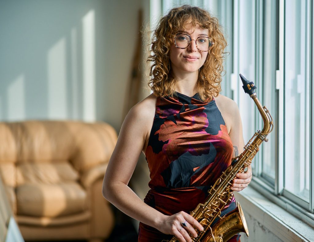 Plongez dans l'univers vibrant d'Echoes of Change (2026) de Maude Fortier @ Cabaret Chic Le Balcon (25 mars)