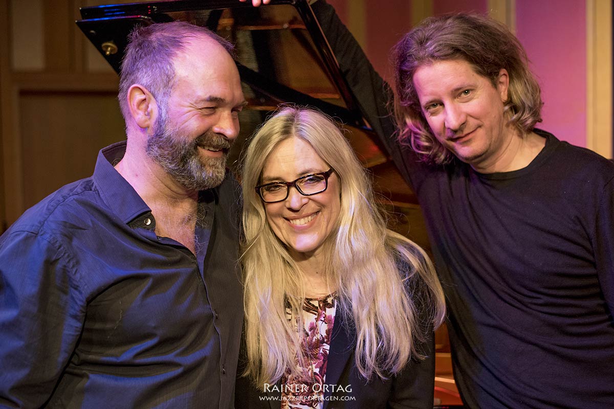 entrevue : La pianiste Anke Helfrich @ Upstairs (24 juin)