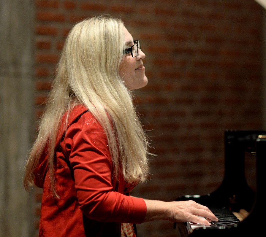 entrevue : La pianiste Anke Helfrich @ Upstairs (24 juin)